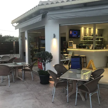 爱奥尼亚奥拉酒店 4*