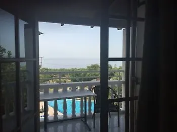 爱奥尼亚奥拉酒店 2*
